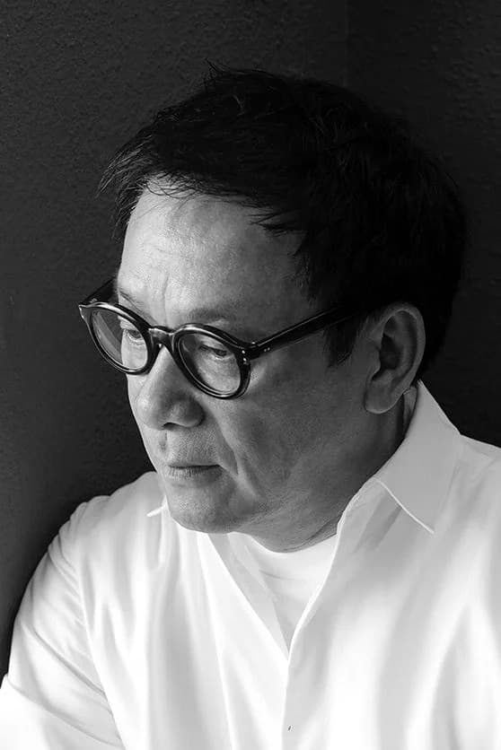 Portrait of designer Steve Leung.